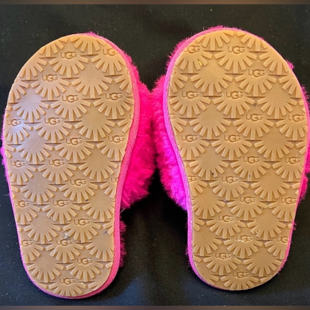 UGG Fluff Yeah Toddler Slippers Size 6 Pink - Picture 3 of 6